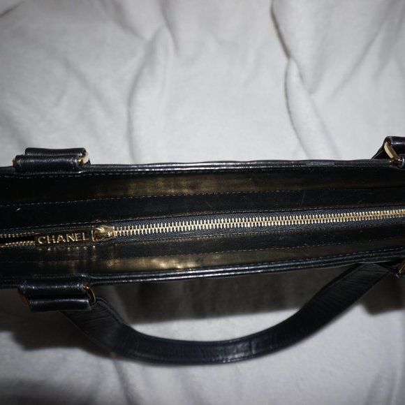 CHANEL Chocolate Bar CC Handbag - Picture 12 of 17